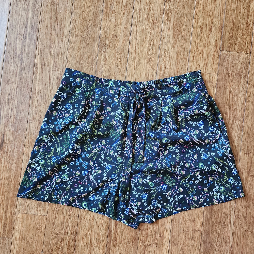 Islander High Waist Floral Women's Shorts - Black and Blue